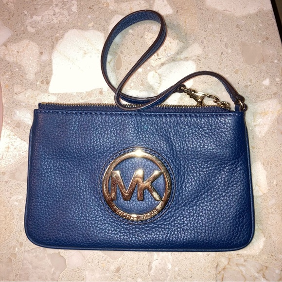 Michael Kors Handbags - Michael Kors Wristlet